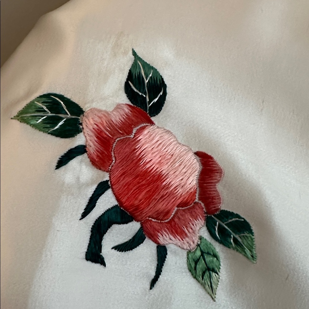 VINTAGE TAIWANESE 1970’s Silk embroidered shawl - Picture 6 of 7